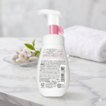 Dove Radiant Care Facial Cleansing Mousse 160ml - Image 2